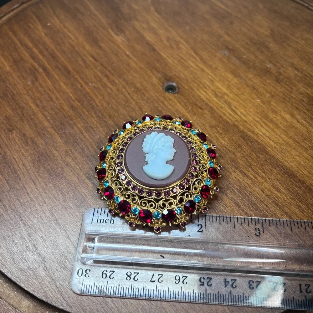 Joan Rivers Vtg Style Rhinestone Cameo Brooch Gold Tone Red Blue Purple 2.25